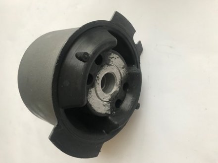 Подушка підрамника заднього, задня MARKET (OEM) 4782861AA